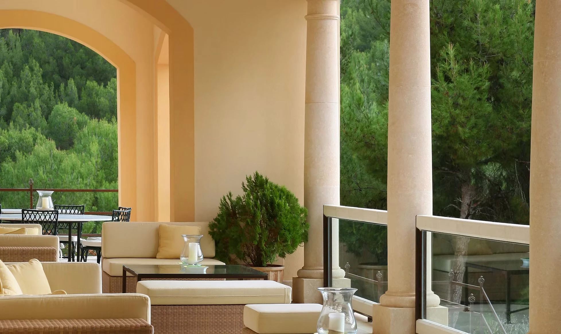 Terraza de villa en Mallorca con vistas y espacio exterior